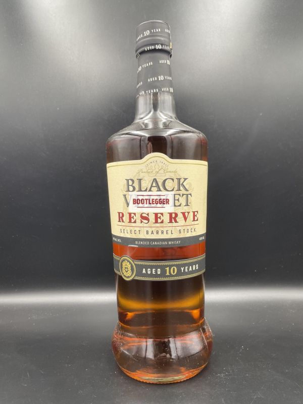 Black Velvet Reserve  10 Years Old 1л